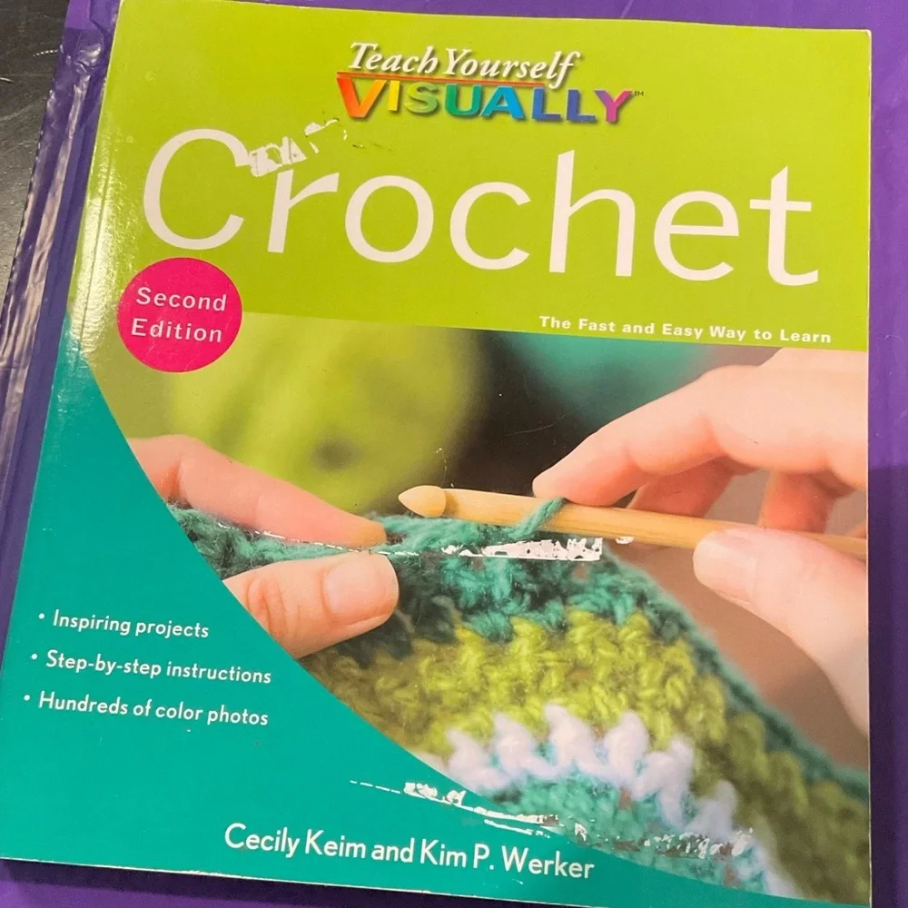 Teach Yourself Visually Guide to Crochet 333 pages. Plus addtl’ pattern book